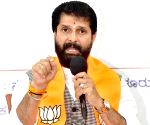 K'taka BJP cites Priyanka's pro-women slogan, criticises Congress over all-male Cabinet