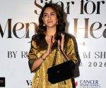 Mrunal Thakur shares family pic with parents, calls herself their 'beloved daughter
