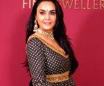 Preity Zinta visits Kanapathy temple in Paris on 'Sawan Somwar