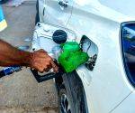 Pakistan cuts fuels for state vehicles to counter oil price surge