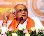 On National Handloom Day, Gujarat CM purchases handloom products to support rural artisans