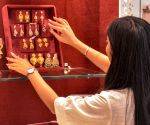 Gold, silver trade up to 1 pc lower amid elevated US yields, geopolitical tensions