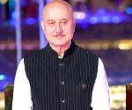 Anupam Kher celebrates Boman Irani as 'Khurana Saab' after 'Khosla Ka Ghosla 2' wrap up