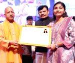 Chief Minister Yogi distributes certificates and financial assistance to beneficiaries of various welfare schemes