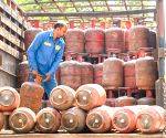 Commercial LPG price cut brings relief to traders, small businesses