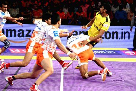 Pro Kabaddi League - Telugu Titans vs Puneri Paltan