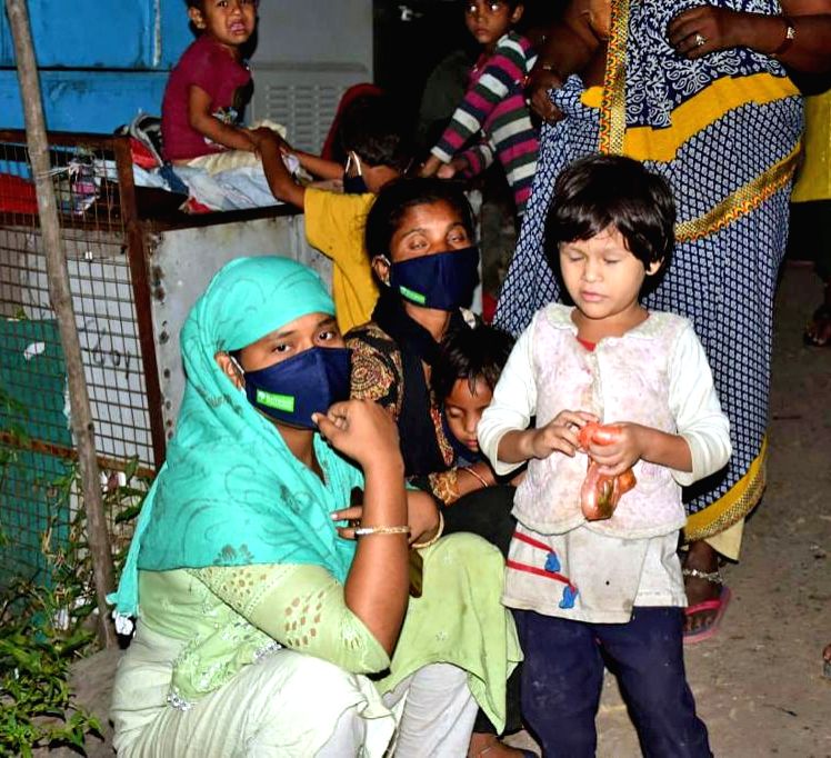  Bhopal Residents wait outside their house after Chlorine Gas leaks
