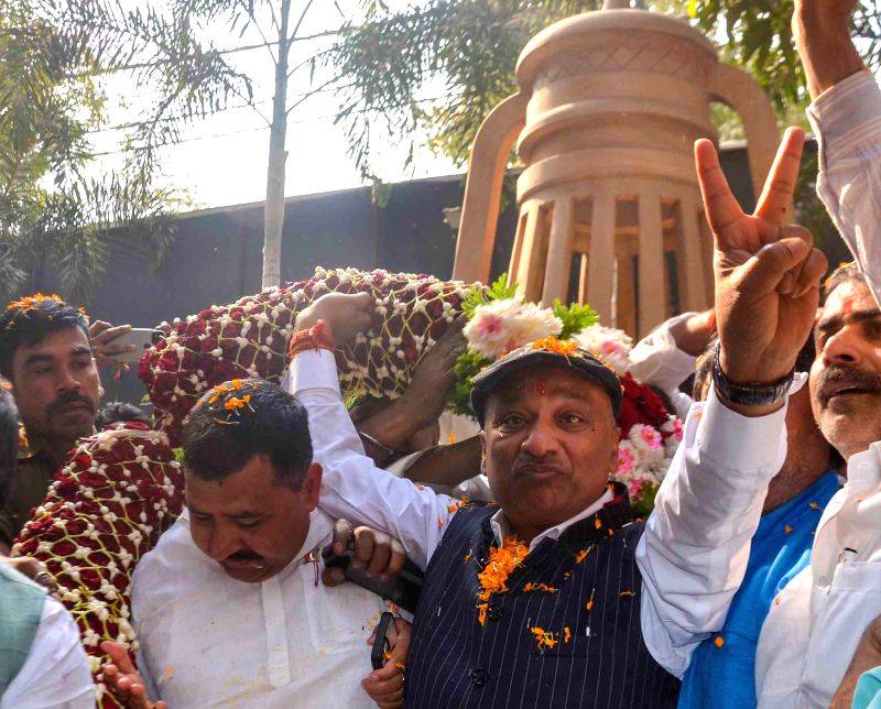 rjd-mlc-sunil-kumar-singh-is-garlanded-by-supporters