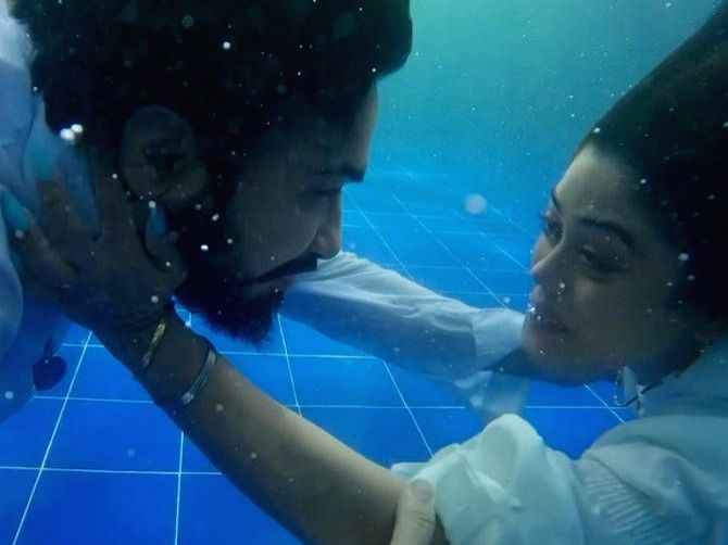 SachetParampara shoot an underwater scene for 'Malang Sajna'